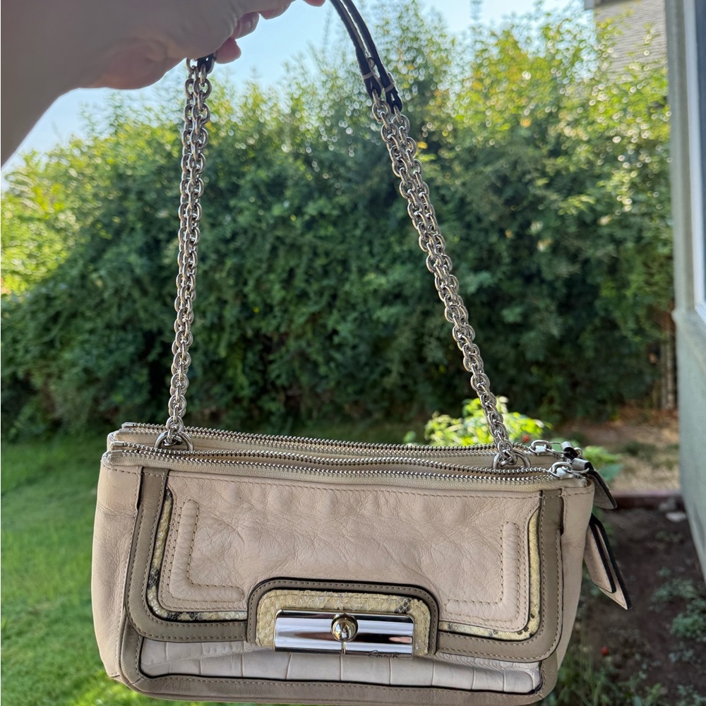 👜 COACH Beige Leather Shoulder Bag – Style No. L1020-16865